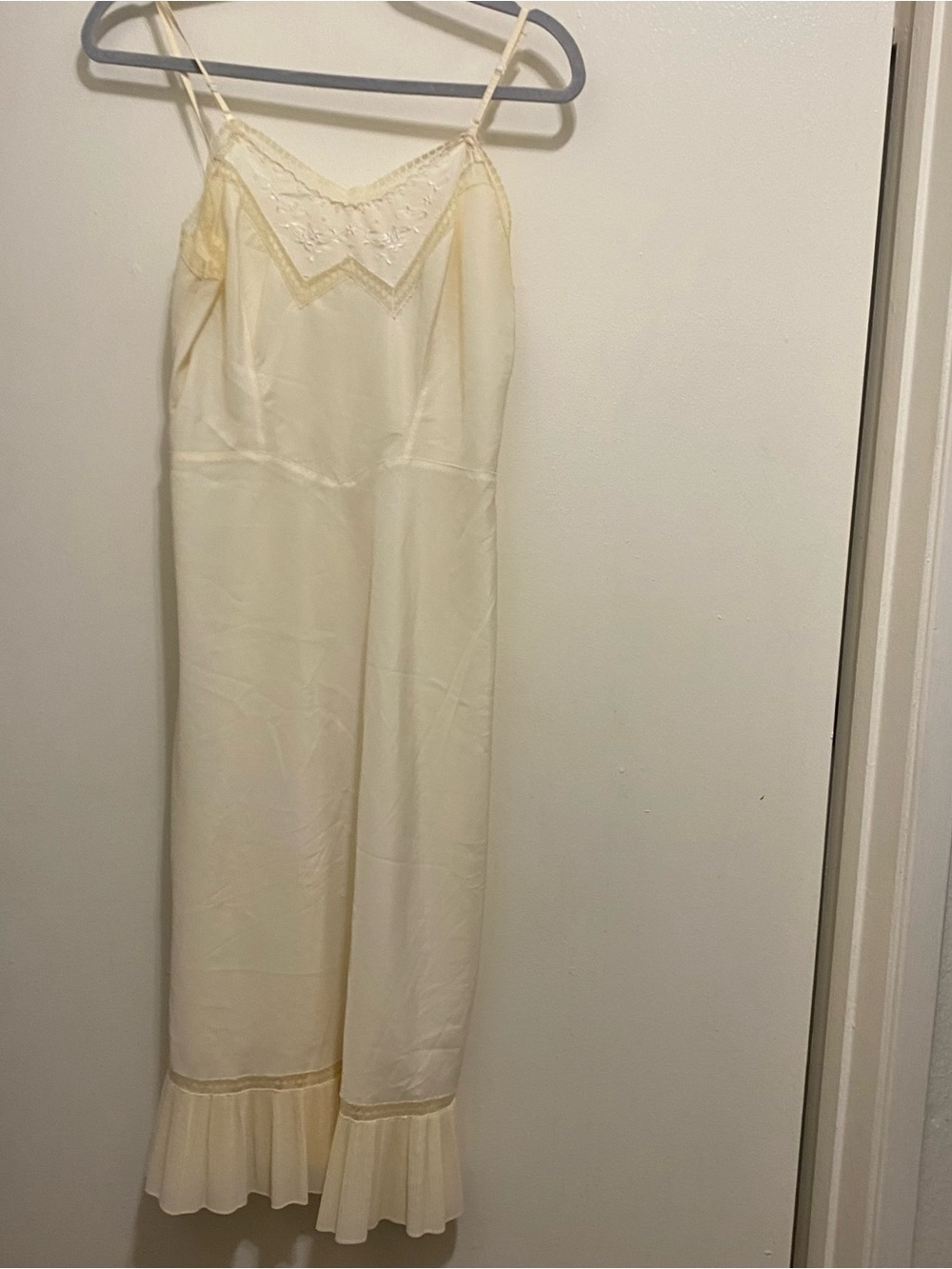 Vintage 1970s Womens S Small 34” Barbizon Full Slip Dress Cream Beige Chemise